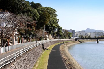 伊万里川と伊万里神社楼門