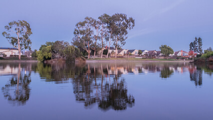 Obraz premium Suburban Landscape Reflected During Twilight
