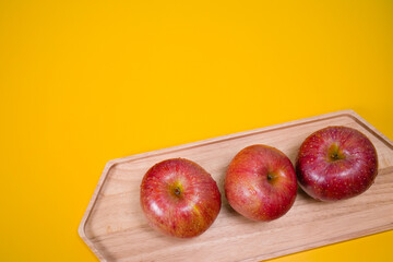 3 apples to eat anytime