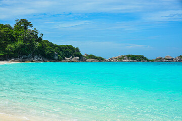 Fototapeta na wymiar Similan Island is a very beautiful island with crystal clear water and powder white sand. Thailand