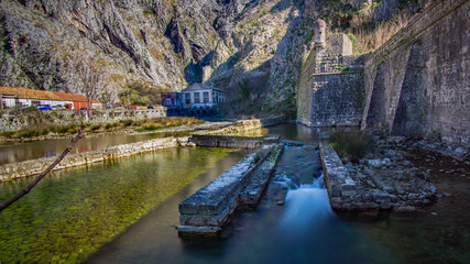 Fototapeta na wymiar Wasserwerk in Kotor Montenegro