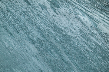 Textur blaues Eis auf Glasscheibe, Hintergrund aus der Natur