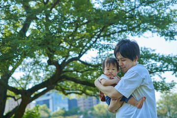 かわいい日本人の赤ちゃんと家族