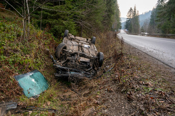 The Car Got Into an Accident on the Mountain Road and fell Upside Down. The Blue Car Turned over in...