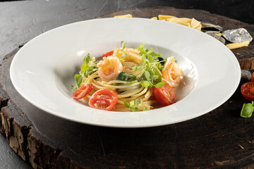 Pasta with prawns. Spaghetti, shrimps, garlic, chili, butter, grana padano. A hot main course with seafood.