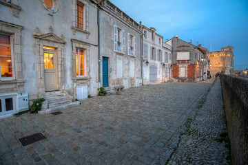 vu sur les ancien remparts de la Rochelle au couché du soleil en France