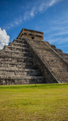 Fototapeta na wymiar Pirámide de Chichén Itzá, una de las 7 maravillas del mundo
