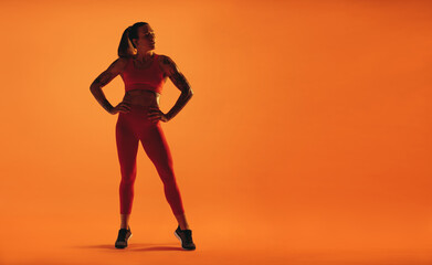 Fototapeta na wymiar Monochrome portrait of a fit woman exercising