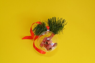 Christmas toy with wishes on a yellow background. Step 4.