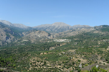 Fototapeta na wymiar Le mont Dicté et le village de Malès à Iérapétra en Crète