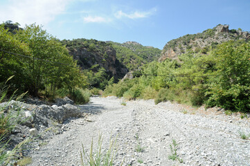 Fototapeta na wymiar La vallée du Kryos après les gorges de Sarakina à Iérapétra en Crète