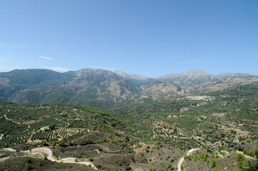 Fototapeta na wymiar Le mont Dicté et le village de Malès à Iérapétra en Crète