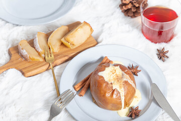 丸ごことの焼きりんごとくし切りの焼きりんご