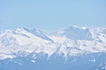 Fototapeta na wymiar snow covered mountains in the alps
