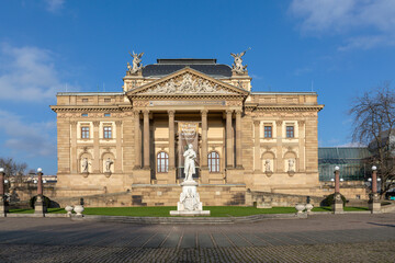 Fototapeta na wymiar facade of the state theater in Wiesbaden Germany with statue of Friedrich schiller in front and german inscription humanity is given to your hands