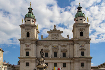 Fototapeta na wymiar Cathedral in the city of Salsburg (Austria)