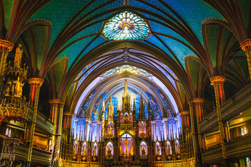 Altar and ceiling at Notre-Dame Basilica church in Montreal, Canada - obrazy, fototapety, plakaty