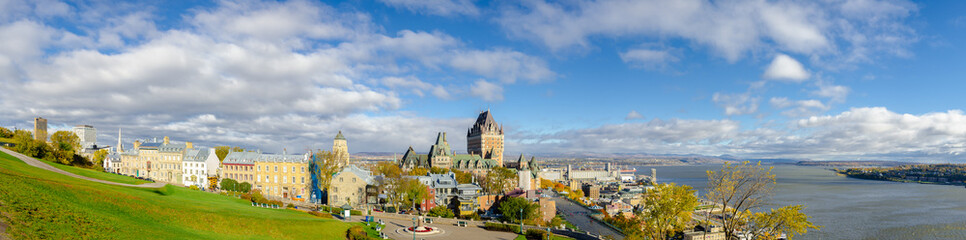 Fototapeta na wymiar Autumn panoramic view of Old Quebec City in Quebec, Canada
