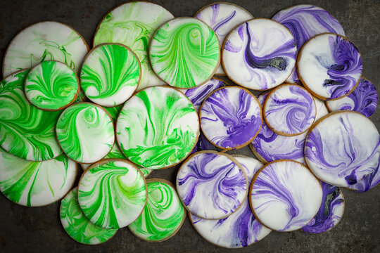 Sugar cookies with marbled royal icing