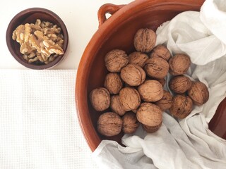 Mixed nuts bowls with a touch of red to enjoy the Christmas atmosphere. Pistachios, walnuts, crude almonds, almonds, hazelnuts, cashew and pecan nuts.