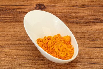 Tumeric powder in the bowl