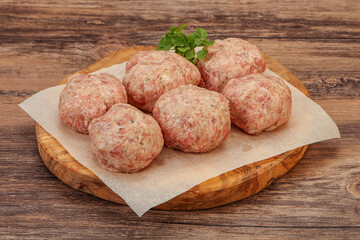 Raw turkey meatball for cooking