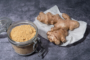 Ginger root and powder for cooking with spices