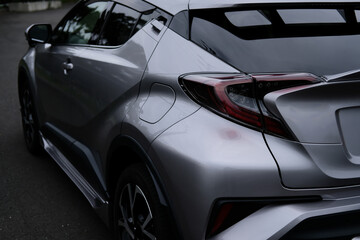 シルバーのＳＵＶ