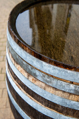 barrique et reflet d'eau