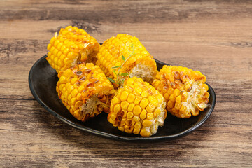 Grilled corn with oil and salt