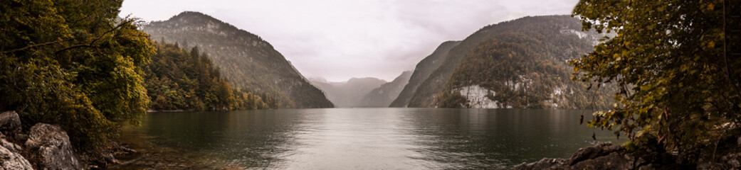 Obraz premium Mountain panorama of famous lake Koenigssee, Bavaria, Germany