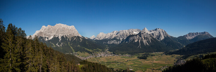 Fototapeta na wymiar Panorama of mountains Zugspitze and Ehrwalder Sonnenspitz in Tyrol, Austria