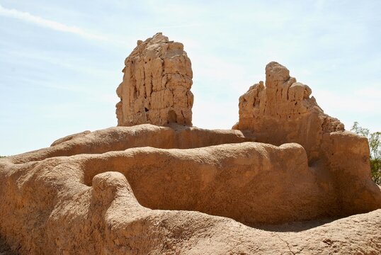 Casa Grande Ruins National Monument  In Coolidge, Arizona, Just Northeast Of The City Of Casa Grande, Preserves A Group Of Ancestral Puebloans Hohokam Structures Of The Pueblo III And Pueblo IV Eras.