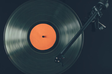 Close up of turntable tonearm playing vinyl record - obrazy, fototapety, plakaty