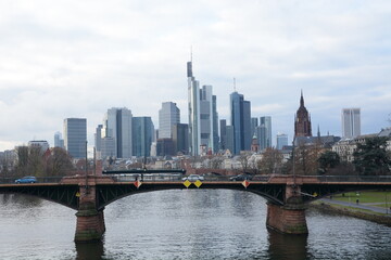 Obraz premium View on Frankfurts Skyline, seen from a bridge over the river Main