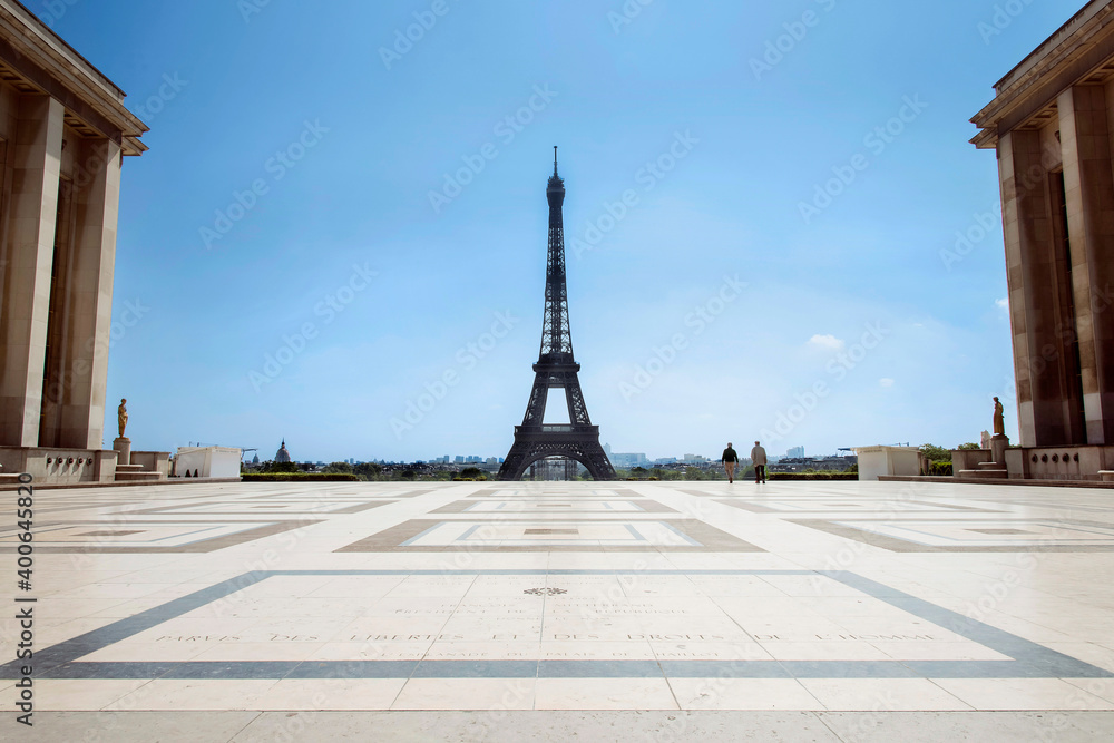 Wall mural esplanade du trocadéro et tour eiffel paris