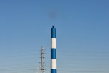 煙突と送電塔