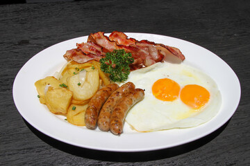 Famous German meal called Strammer Max. Fried eggs and ham on sourdough bread, served with gherkins