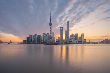 Fototapeta premium Sunrise view of Lujiazui, the financial district in Shanghai, China.