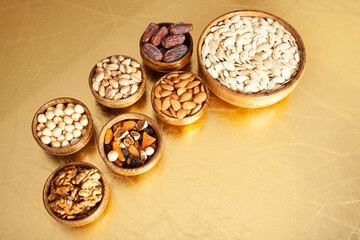 mixed nuts and dried fruits