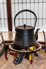 古い鉄瓶　Old Japanese cast iron water heater
