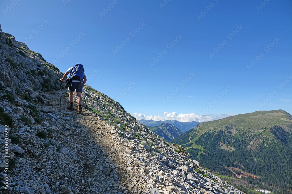 Poster wanderer bei obereggen im latemar