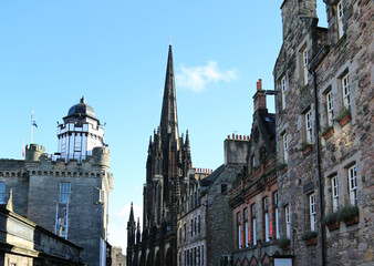 Fototapeta na wymiar View of the buildings on the Royal Mile in Edinburgh, Scotland