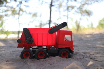 детская машинка на песке. машина для песка