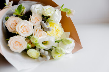 Female hands florist making a bouquet. Step by step instraction. Top horizontal view copyspace pink background