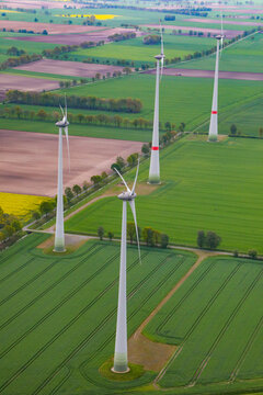 Luftbilder eines Windparks Windkraftanlagen Windräder zur Erzeugung erneuerbarer Energien