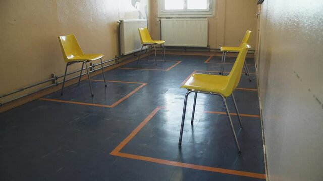 Respect des gestes barri&egrave;res dans un &eacute;tablissement scolaire, Hauts-de-France