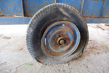 Rusty old wheels, broken tires, warped wheels, rusted nuts, old cars that have been parked for a long time until they rot.