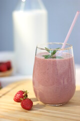 Strawberry smootie with mint