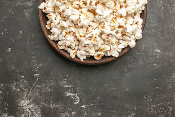 Obraz na płótnie Canvas top view fresh popcorn on dark-grey background snack color darkness cinema corn movie free place